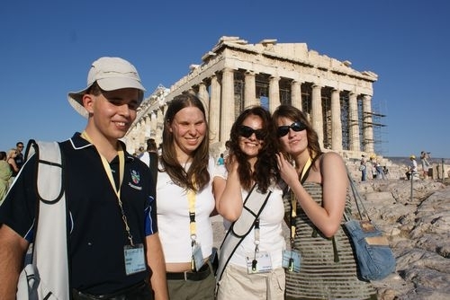 A résztvevők az Acropolis előtt