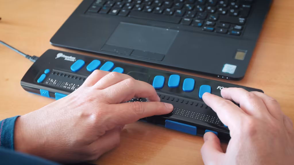 Braille kijelző használat közben