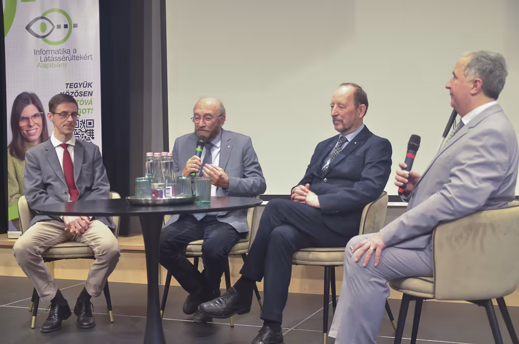 Kerekasztal beszélgetés a mesterséges intelligencia hatásairól a segítő technológiákra. A kerekasztal résztvevői: Dr. Prószéky Gábor főigazgató, (ELTE Nyelvtudományi Kutatóközpont), a rendezvény fővédnöke Dr. Németh Géza egyetemi tanár (BME- Távközlési és Mesterséges Intelligencia Tanszék (TMIT), Dr. Karacs Kristóf egyetemi docens (Pázmány Péter Katolikus Egyetem Info-Kommunikációs Kar), moderál: Szuhaj Mihály, az Informatika a Látássérültekért Alapítvány elnöke