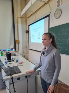 Geszti Eszter bemutatót tart