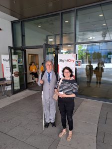 Szuhaj Mihály és Sebestény Katalin a Kap Európa Kongresszusi Központ bejáratánál